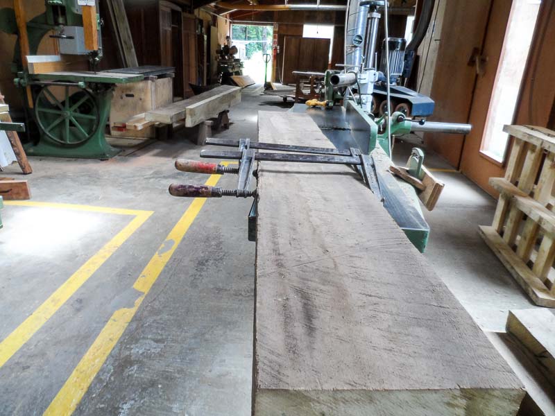 taller de muebles hz con herramientas para trabajar la madera