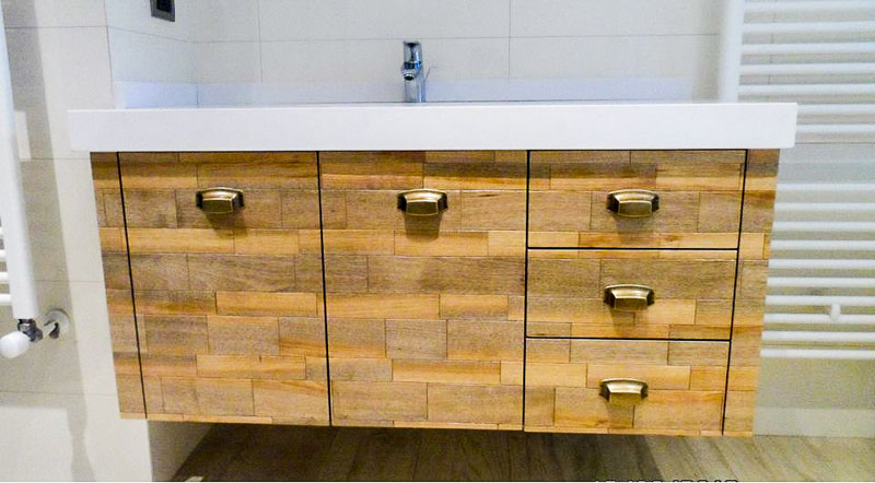 tocador de madera con cajones para baño